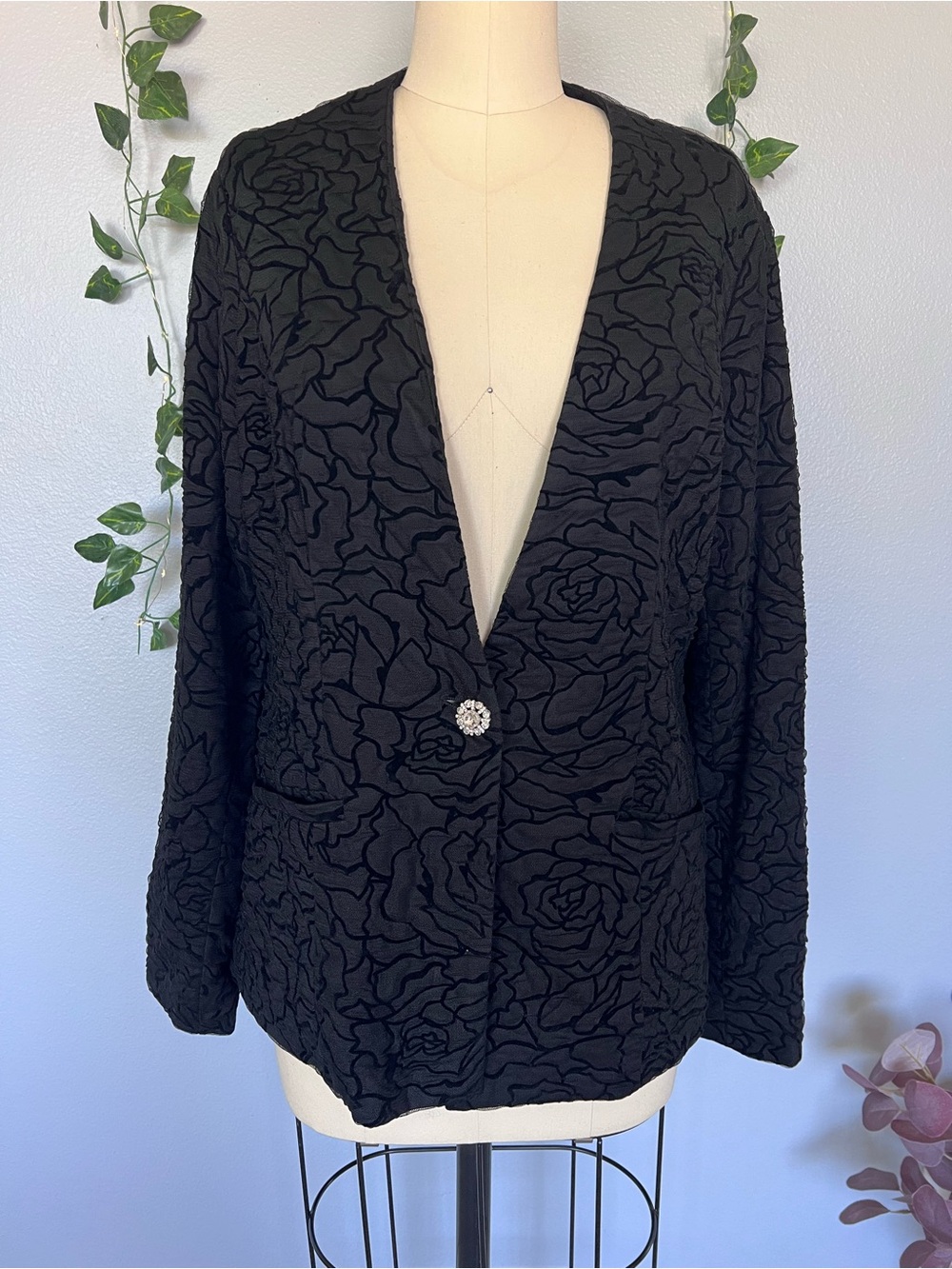 Antthony Studio M Black Velvet Burnout Rose Button Blazer/Jacket